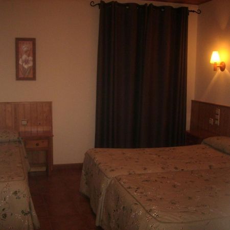 Hostal Pernalle Erillavall Ngoại thất bức ảnh