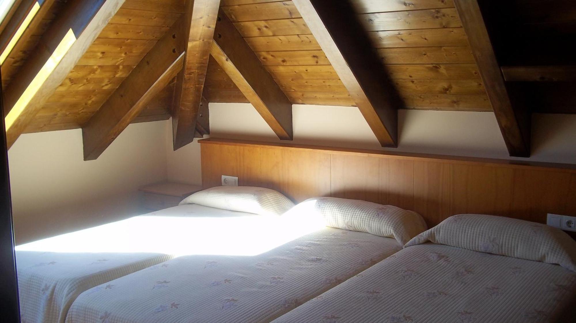 Hostal Pernalle Erillavall Ngoại thất bức ảnh