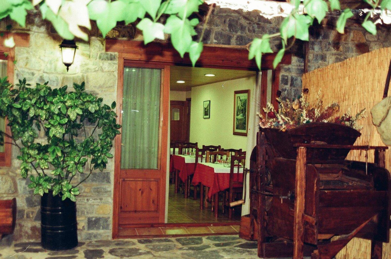 Hostal Pernalle Erillavall Ngoại thất bức ảnh